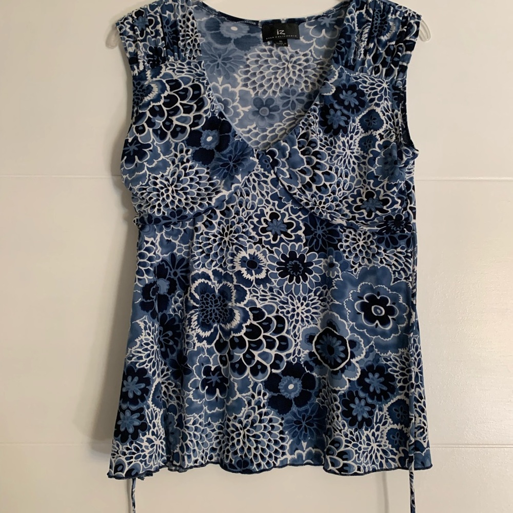 Sleeveless blue flower Top that ties in the back.